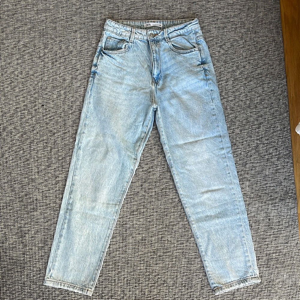 Zara Light Wash High Waisted Mom Jeans